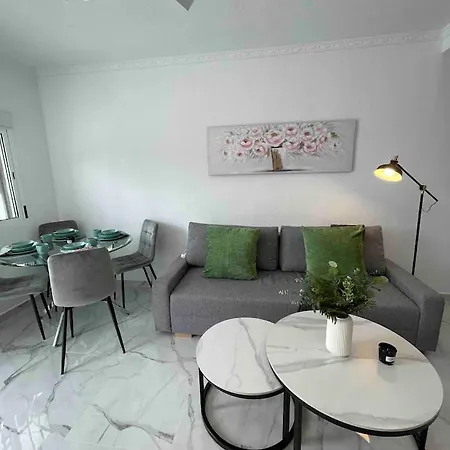 Mediterranean Escape - Stunning Apartment Torrevieja *